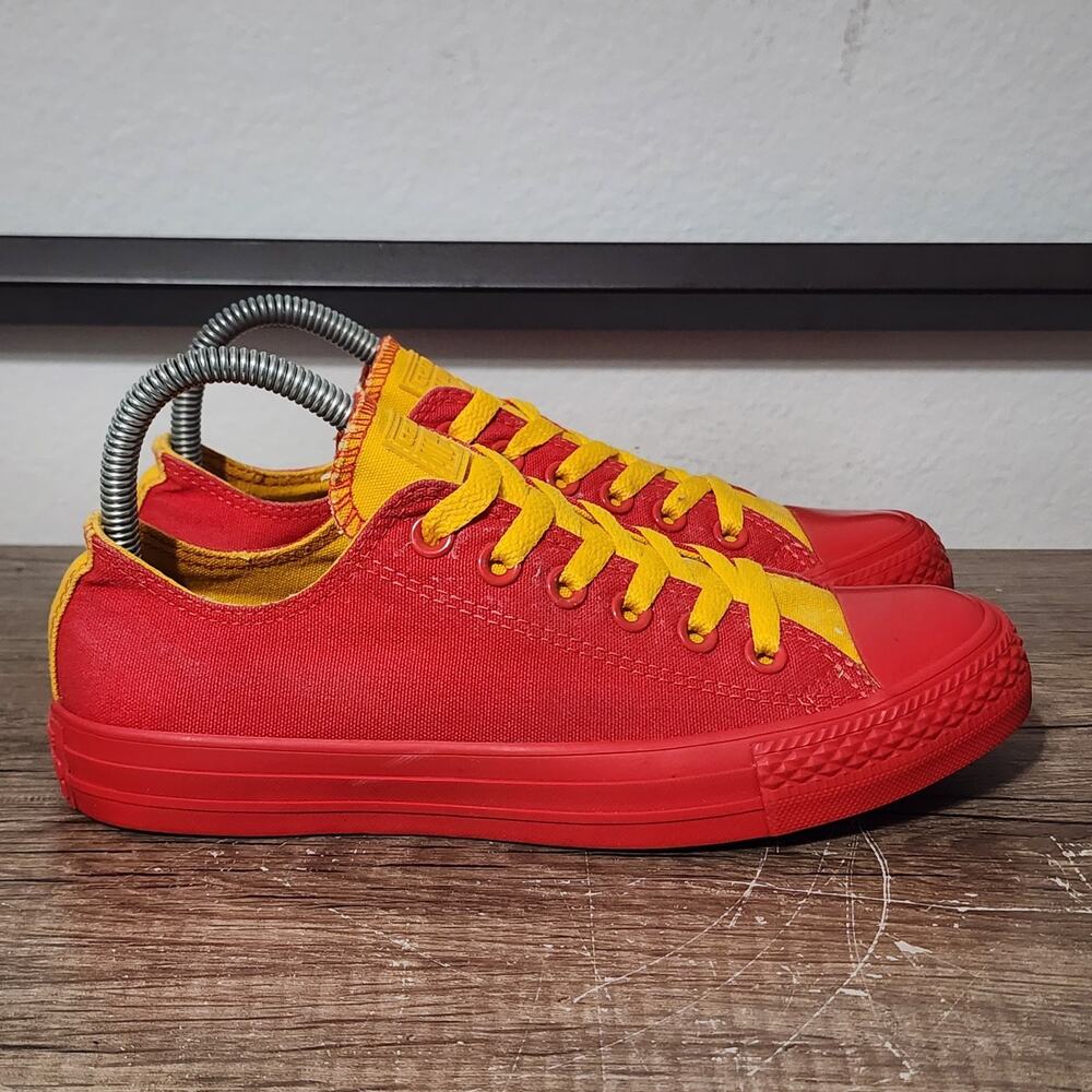Converse Chuck Taylor All-Star Low Top Women’s Athletic Shoes Sneakers Size 7 - Picture 3 of 9
